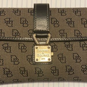 Beautiful gently used wallet no rips or tears